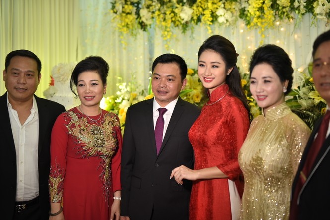 Đám cưới với dàn siêu xe của Hoa hậu Thu Ngân - ảnh 7