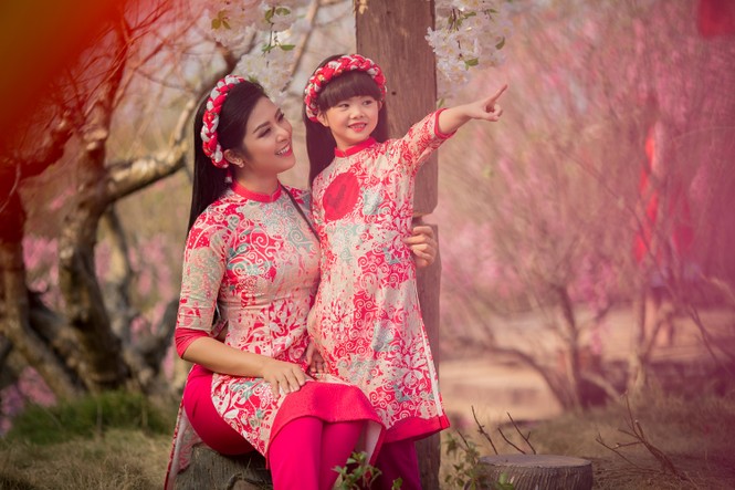 Ngọc Hân xúng xính áo dài du xuân cùng dàn mẫu nhí - ảnh 2