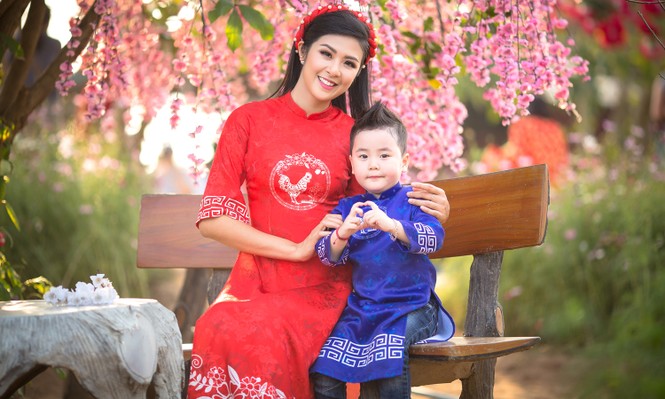 Ngọc Hân xúng xính áo dài du xuân cùng dàn mẫu nhí - ảnh 4