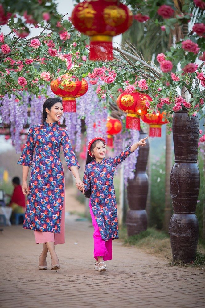 Ngọc Hân xúng xính áo dài du xuân cùng dàn mẫu nhí - ảnh 7