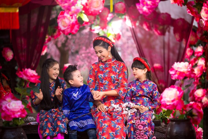Ngọc Hân xúng xính áo dài du xuân cùng dàn mẫu nhí - ảnh 5