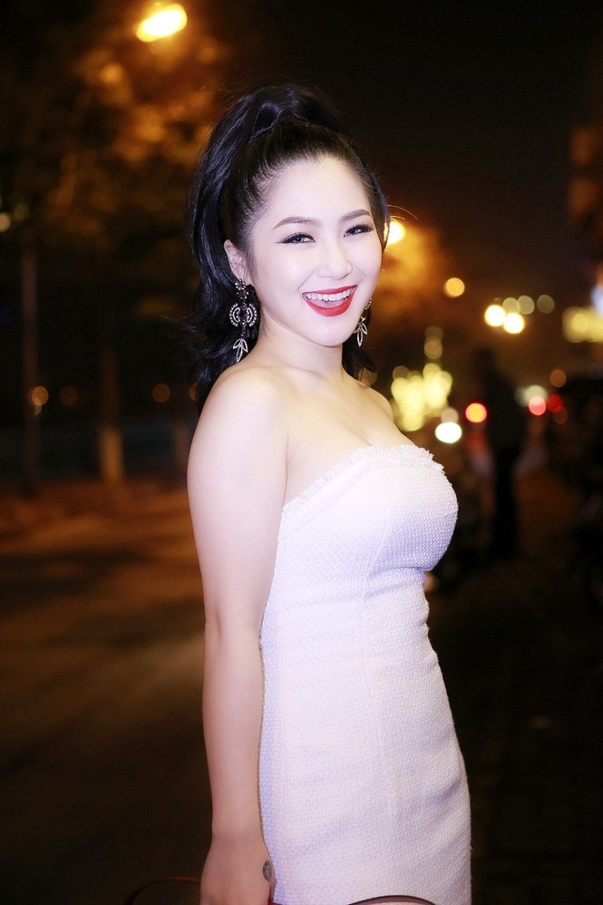 ca sĩ hương tràm - ảnh 1