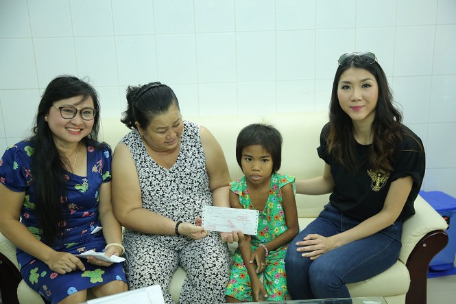 ngọc quyên về nước cùng chồng - ảnh 7