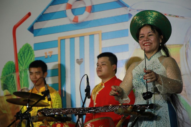 Cải lương xuống phố đi bộ Nguyễn Huệ - ảnh 2