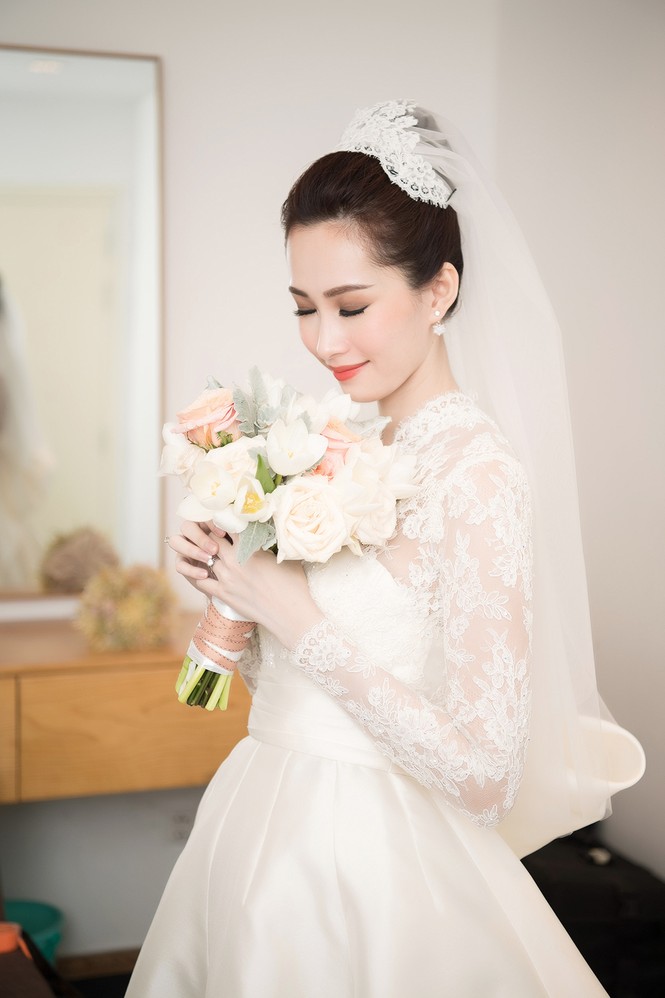 Cận cảnh váy cưới tinh khôi đính đá Swarovski của Hoa hậu Thu Thảo - ảnh 2