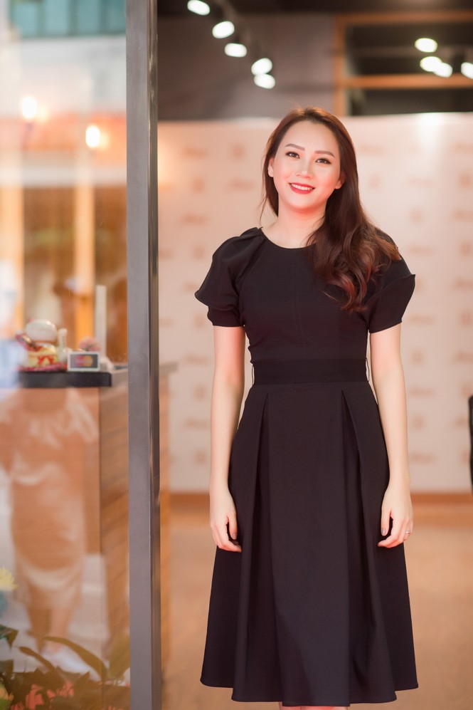 Chồng đại gia lái siêu xe 16 tỉ tới chúc mừng Ngọc Thạch lên chức bà chủ - ảnh 7