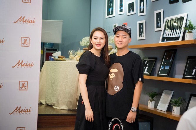 Chồng đại gia lái siêu xe 16 tỉ tới chúc mừng Ngọc Thạch lên chức bà chủ - ảnh 8