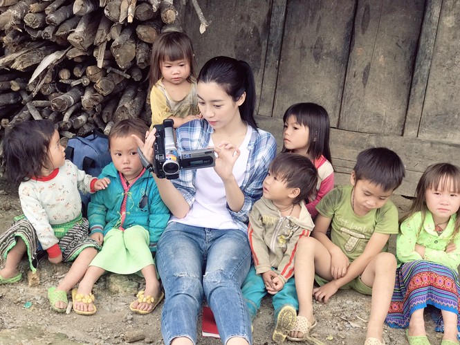 Mưa lũ tạm qua, Hoa hậu Mỹ Linh nối lại dự án nhân ái - ảnh 6