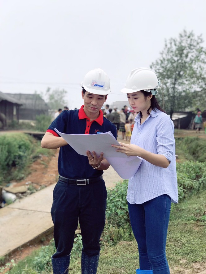 Mưa lũ tạm qua, Hoa hậu Mỹ Linh nối lại dự án nhân ái - ảnh 1