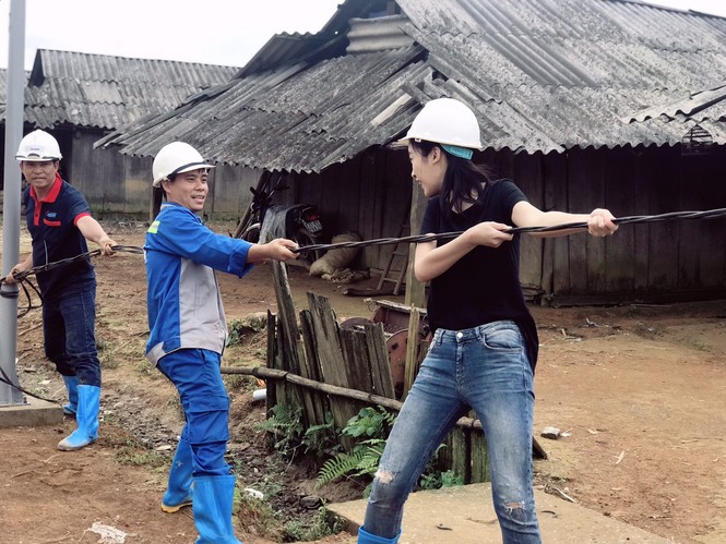 Mưa lũ tạm qua, Hoa hậu Mỹ Linh nối lại dự án nhân ái - ảnh 2