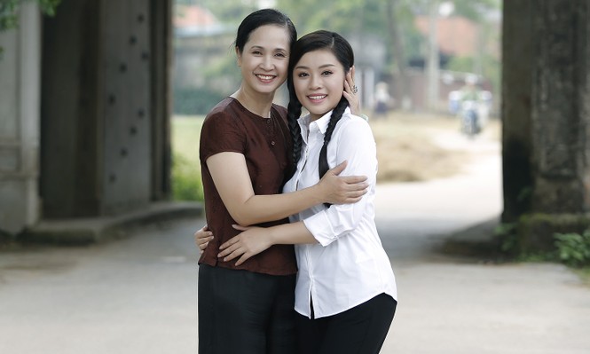 'Mẹ chồng' Lan Hương đóng MV ca nhạc cùng Sao Mai Thu Hằng - ảnh 1
