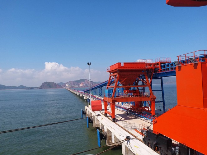Tàu biển trọng tải 6,3 vạn tấn cập cảng Vissai - ảnh 5