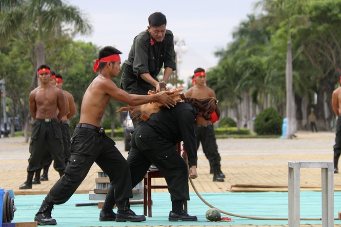 Nữ cảnh sát đặc nhiệm luyện khí công, võ thuật trước APEC - ảnh 8