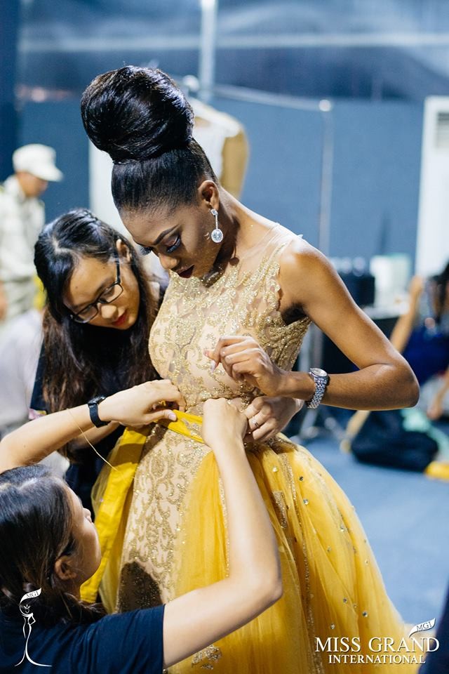 Huyền My lộng lẫy trong đêm bán kết Miss Grand 2017 - ảnh 3