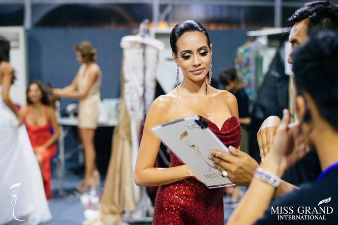 Huyền My lộng lẫy trong đêm bán kết Miss Grand 2017 - ảnh 4
