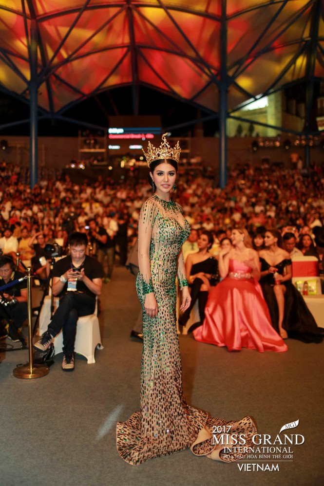 Giáng My hội ngộ Lý Nhã Kỳ trên ghế giám khảo bán kết Miss Grand - ảnh 1