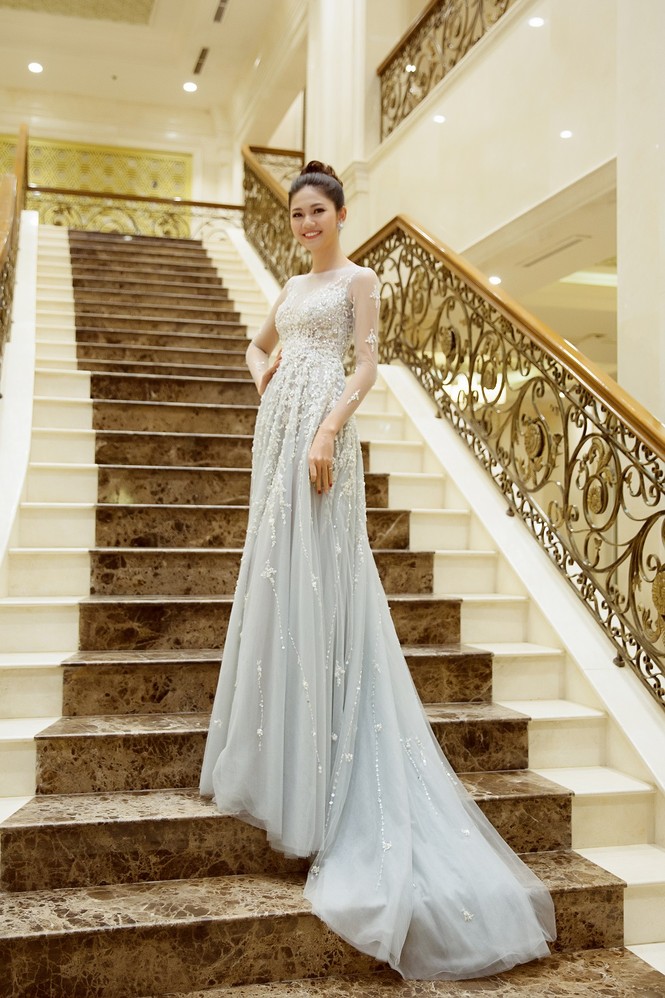 Á hậu Thanh Tú khoe sắc bên MC điển trai của chung kết Miss Grand - ảnh 1