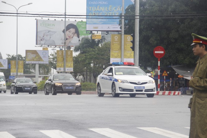 Xe chở đại biểu APEC trên phố Đà Nẵng - ảnh 4