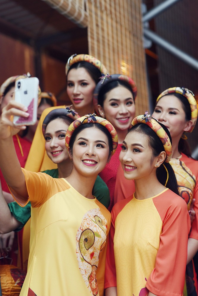 Ngọc Hân cùng dàn người đẹp diễn áo dài tại tiệc chào mừng APEC - ảnh 6