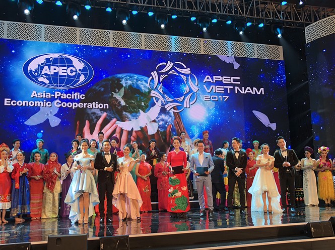 Jennifer Phạm đẹp rạng ngời làm MC tiệc chiêu đãi APEC - ảnh 6