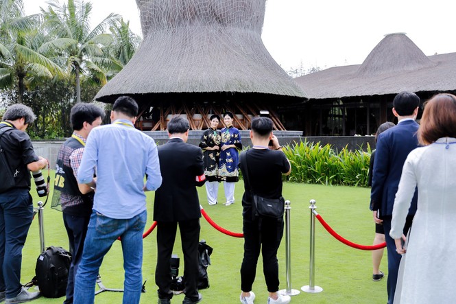 Ngọc Hân, Thanh Tú diễn áo dài tại tiệc chiêu đãi các phu nhân ở APEC - ảnh 4