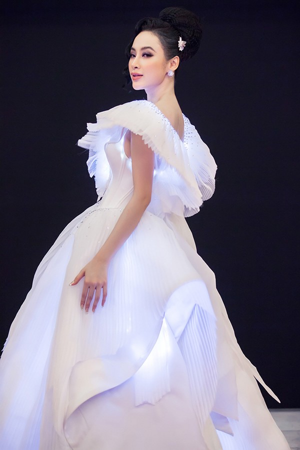 Điều gì khiến Angela Phương Trinh trở thành tâm điểm trên thảm đỏ MAMA 2017 - ảnh 2
