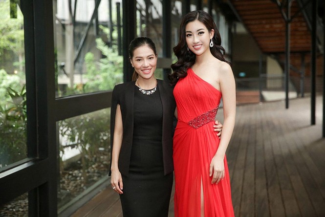 Đỗ Mỹ Linh diện đầm đỏ gợi cảm, khoe dáng quyến rũ tại sự kiện - ảnh 3