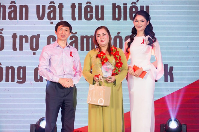 Á hậu Thuỳ Dung lần đầu dự sự kiện sau Hoa hậu quốc tế 2017 - ảnh 10