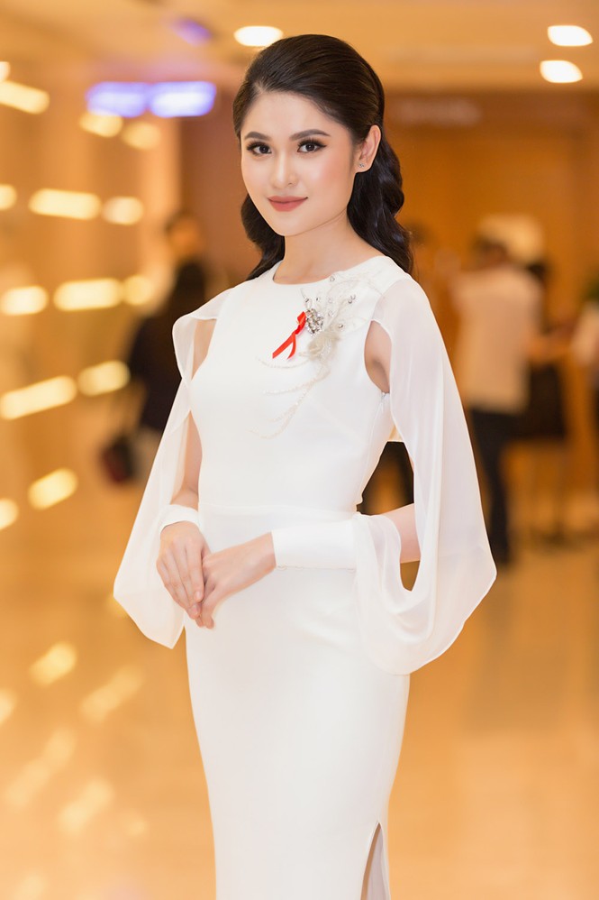 Á hậu Thuỳ Dung lần đầu dự sự kiện sau Hoa hậu quốc tế 2017 - ảnh 1