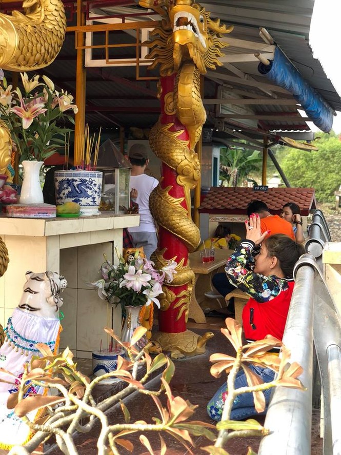 Lê Giang đi chùa phóng sinh giữa ồn ào tố chồng cũ bạo hành - ảnh 2