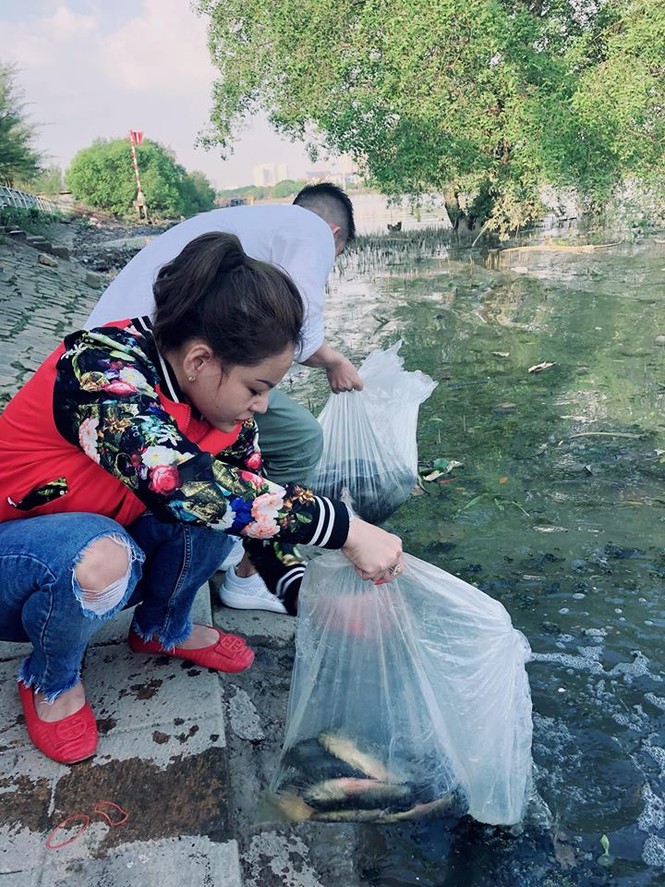 Lê Giang đi chùa phóng sinh giữa ồn ào tố chồng cũ bạo hành - ảnh 5