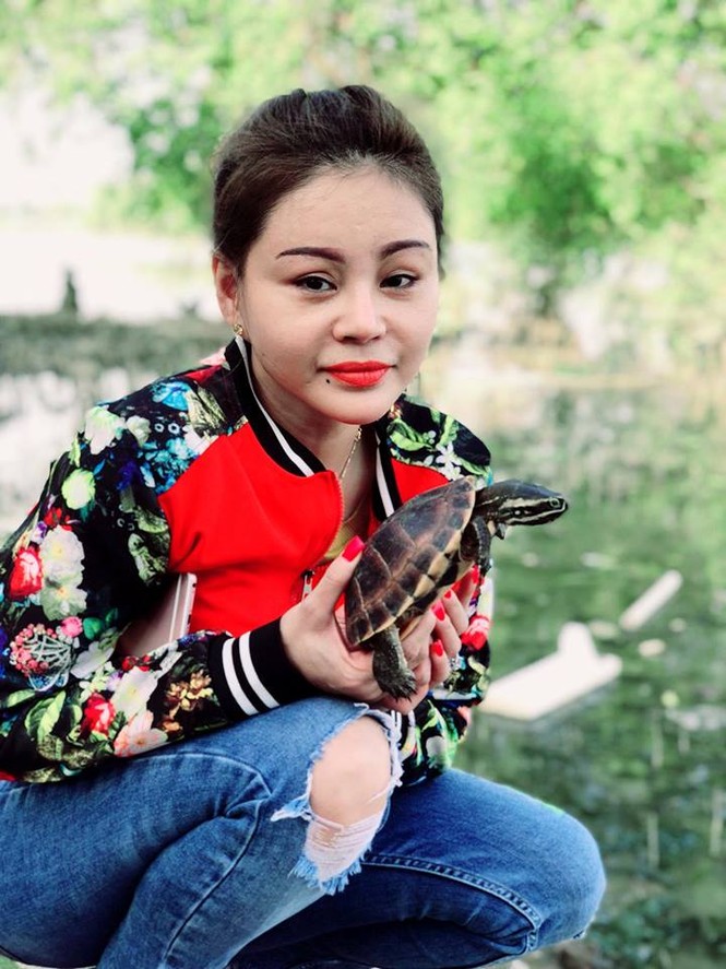 Lê Giang đi chùa phóng sinh giữa ồn ào tố chồng cũ bạo hành - ảnh 8