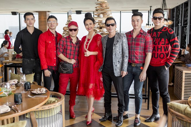 'Nữ hoàng ảnh lịch' Diễm My mở tiệc sinh nhật sang chảnh trên độ cao 150 mét - ảnh 10