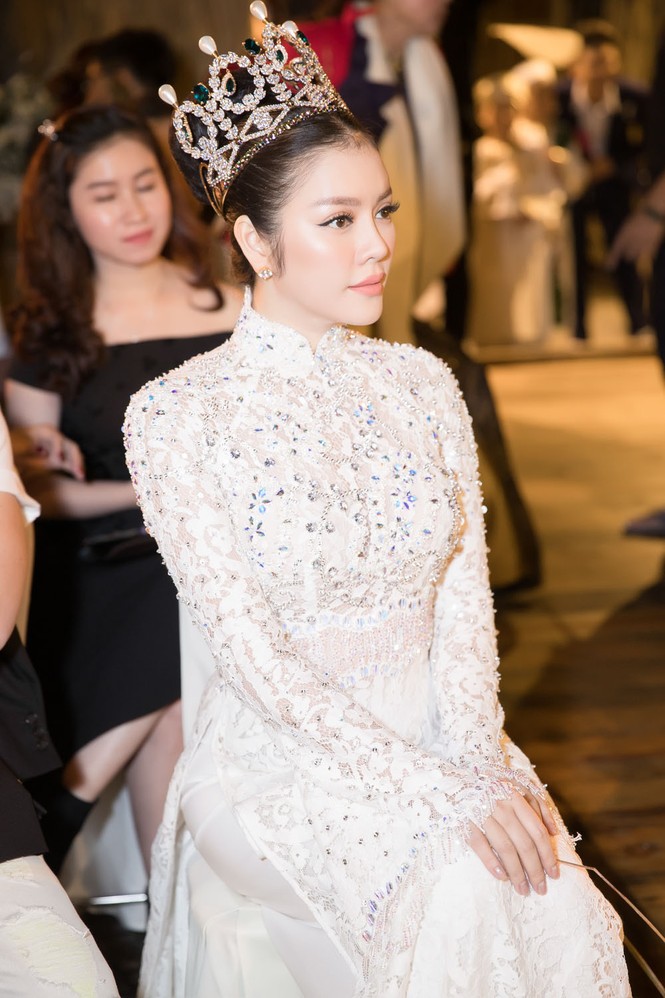 Áo dài của Lý Nhã Kỳ đấu giá được 500 triệu đồng trong show thời trang - ảnh 4