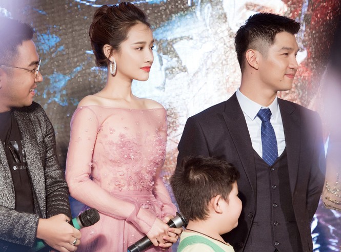 Nhã Phương xuất hiện lộng lẫy, quyến rũ với đầm xuyên thấu tại sự kiện - ảnh 6