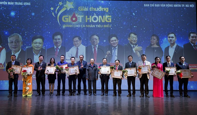 Tôn vinh những Giọt Hồng năm 2017 - ảnh 1