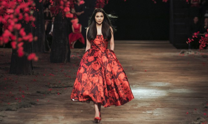 Tăng Thanh Hà đẹp không tì vết, 'tái xuất' sàn catwalk - ảnh 1