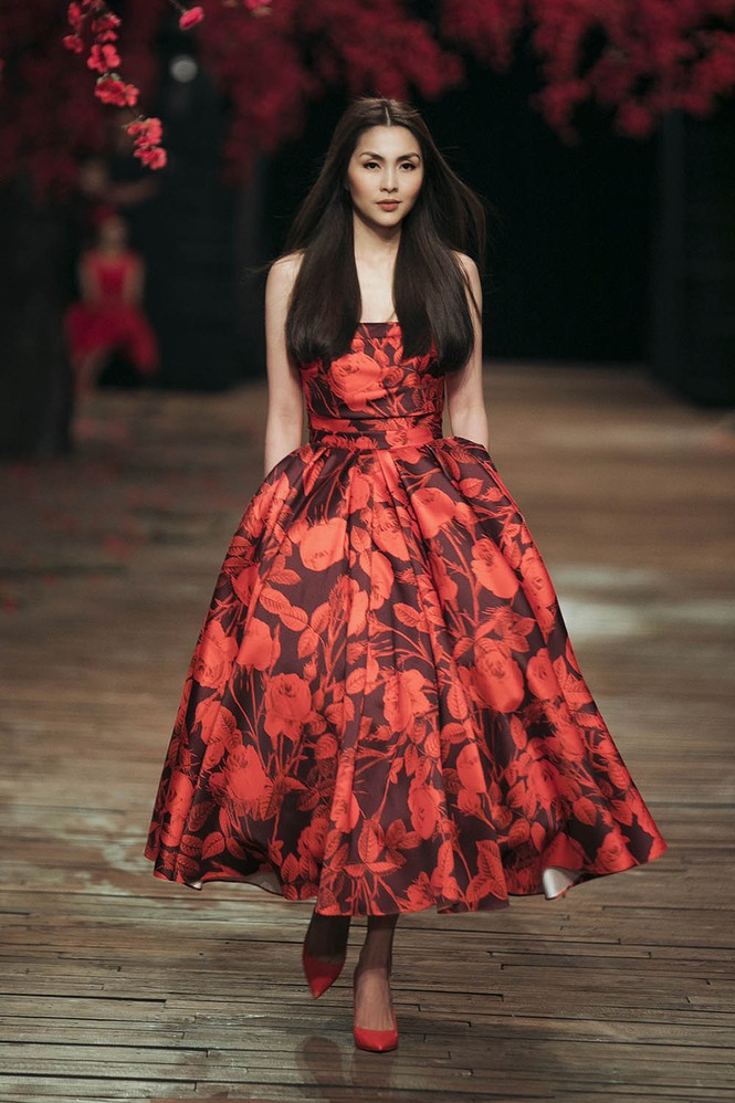 Tăng Thanh Hà đẹp không tì vết, 'tái xuất' sàn catwalk - ảnh 2