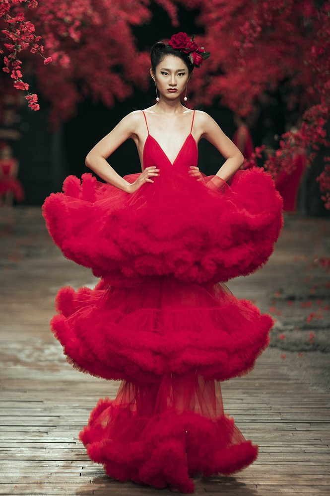 Tăng Thanh Hà đẹp không tì vết, 'tái xuất' sàn catwalk - ảnh 9