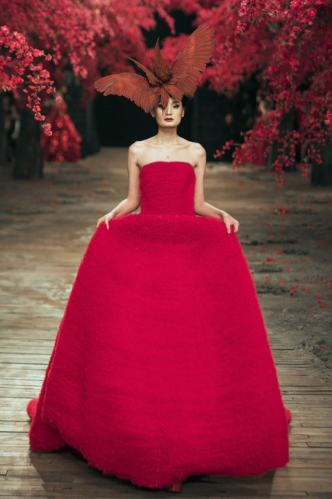 Tăng Thanh Hà đẹp không tì vết, 'tái xuất' sàn catwalk - ảnh 10