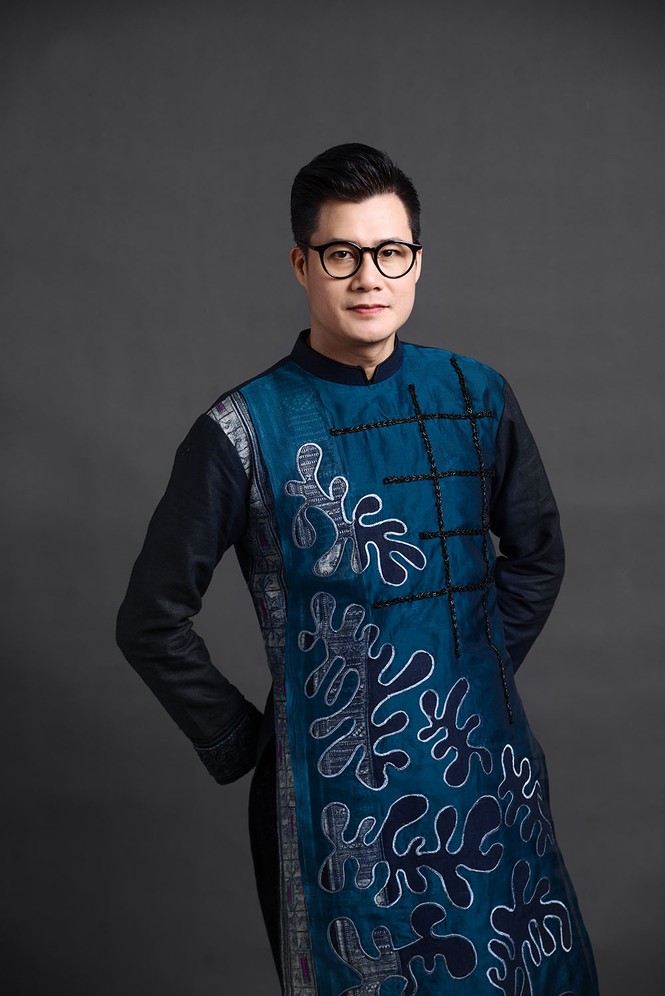 Quang Dũng bất ngờ làm người mẫu áo dài bên Phạm Thu Hà - ảnh 5