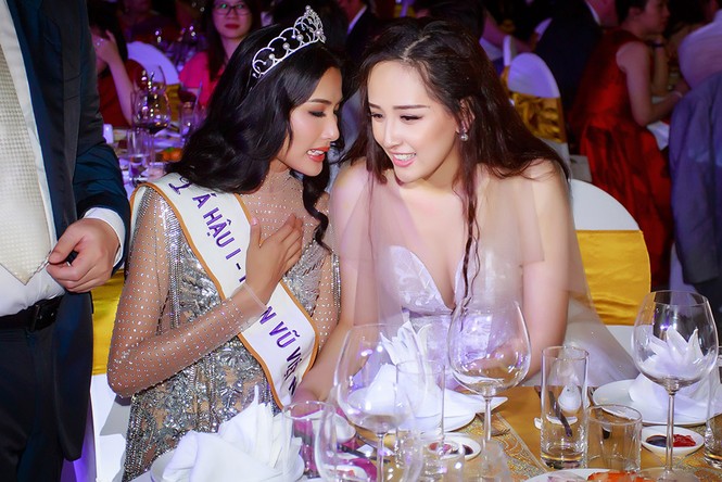 Mai Phương Thuý rạng rỡ trong tiệc mừng tân Hoa hậu Hoàn vũ Việt Nam - ảnh 11