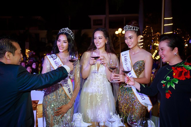 Mai Phương Thuý rạng rỡ trong tiệc mừng tân Hoa hậu Hoàn vũ Việt Nam - ảnh 10