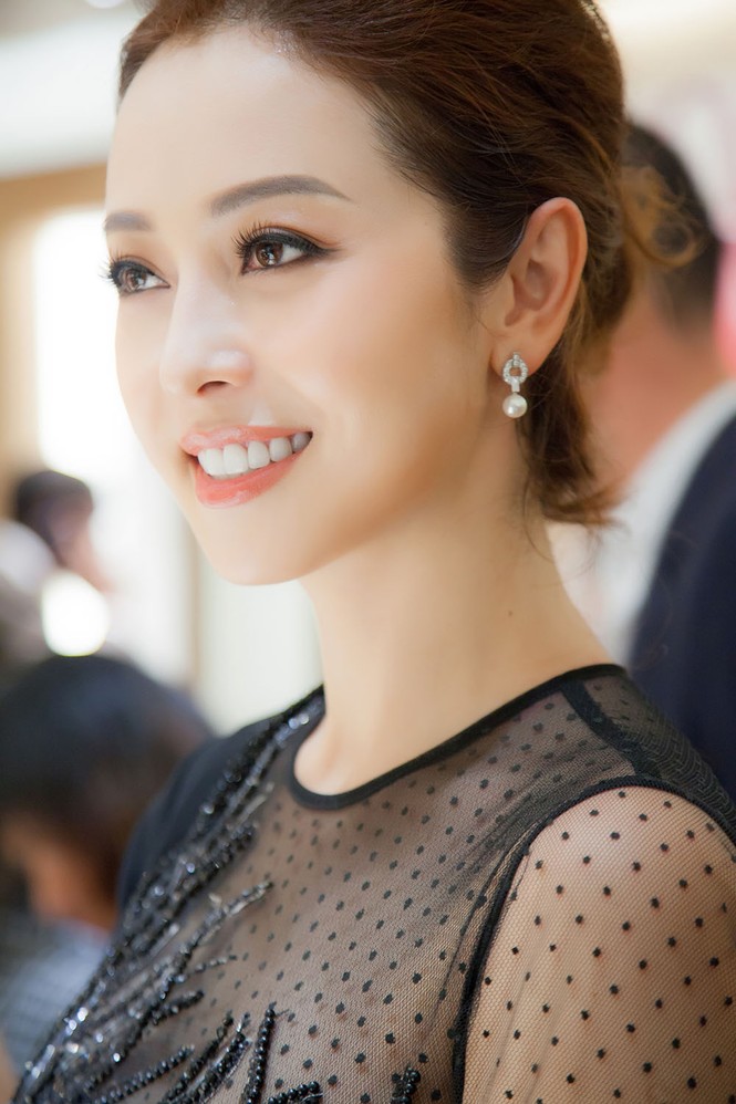'Gái ba con' Jennifer Phạm mặc xuyên thấu, khoe vòng 1 gợi cảm - ảnh 8