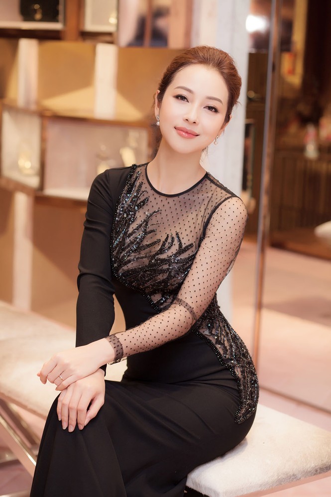 'Gái ba con' Jennifer Phạm mặc xuyên thấu, khoe vòng 1 gợi cảm - ảnh 10