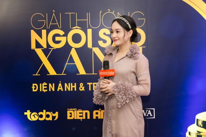 Lan Phương mặc váy 'khó hiểu' sau khi công bố đính hôn bạn trai tây - ảnh 3