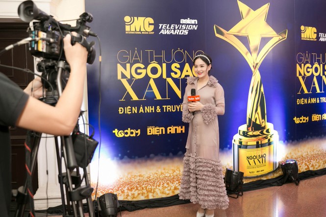Lan Phương mặc váy 'khó hiểu' sau khi công bố đính hôn bạn trai tây - ảnh 9