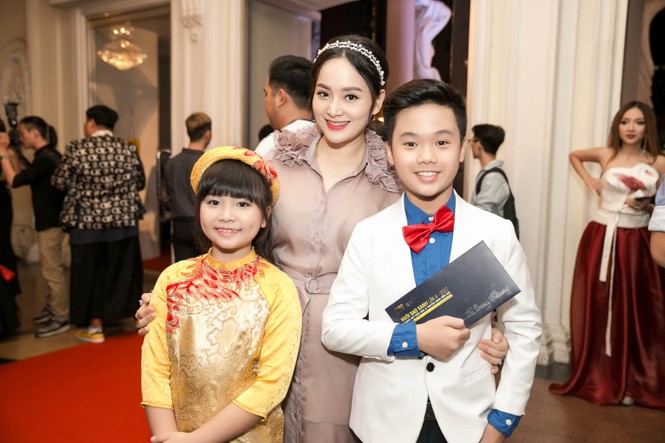 Lan Phương mặc váy 'khó hiểu' sau khi công bố đính hôn bạn trai tây - ảnh 8