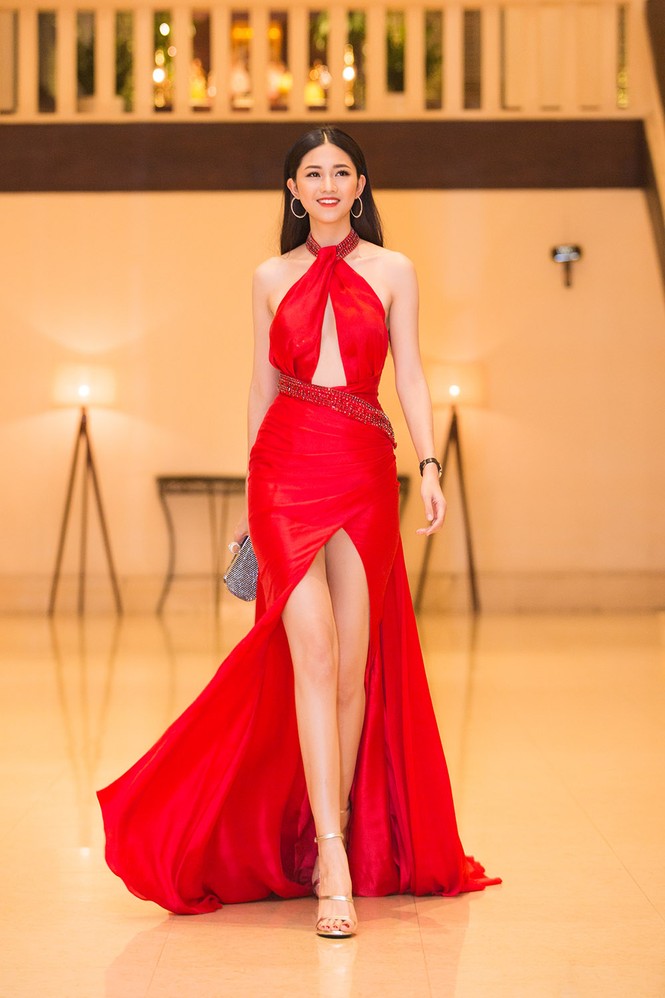 Hoa hậu Mỹ Linh vai trần quyến rũ, hội ngộ Á hậu Thanh Tú - ảnh 6