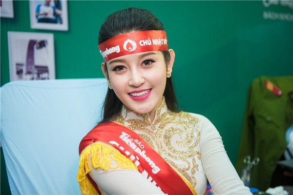 Hoa hậu, người đẹp tham gia Chủ Nhật Đỏ - ảnh 3